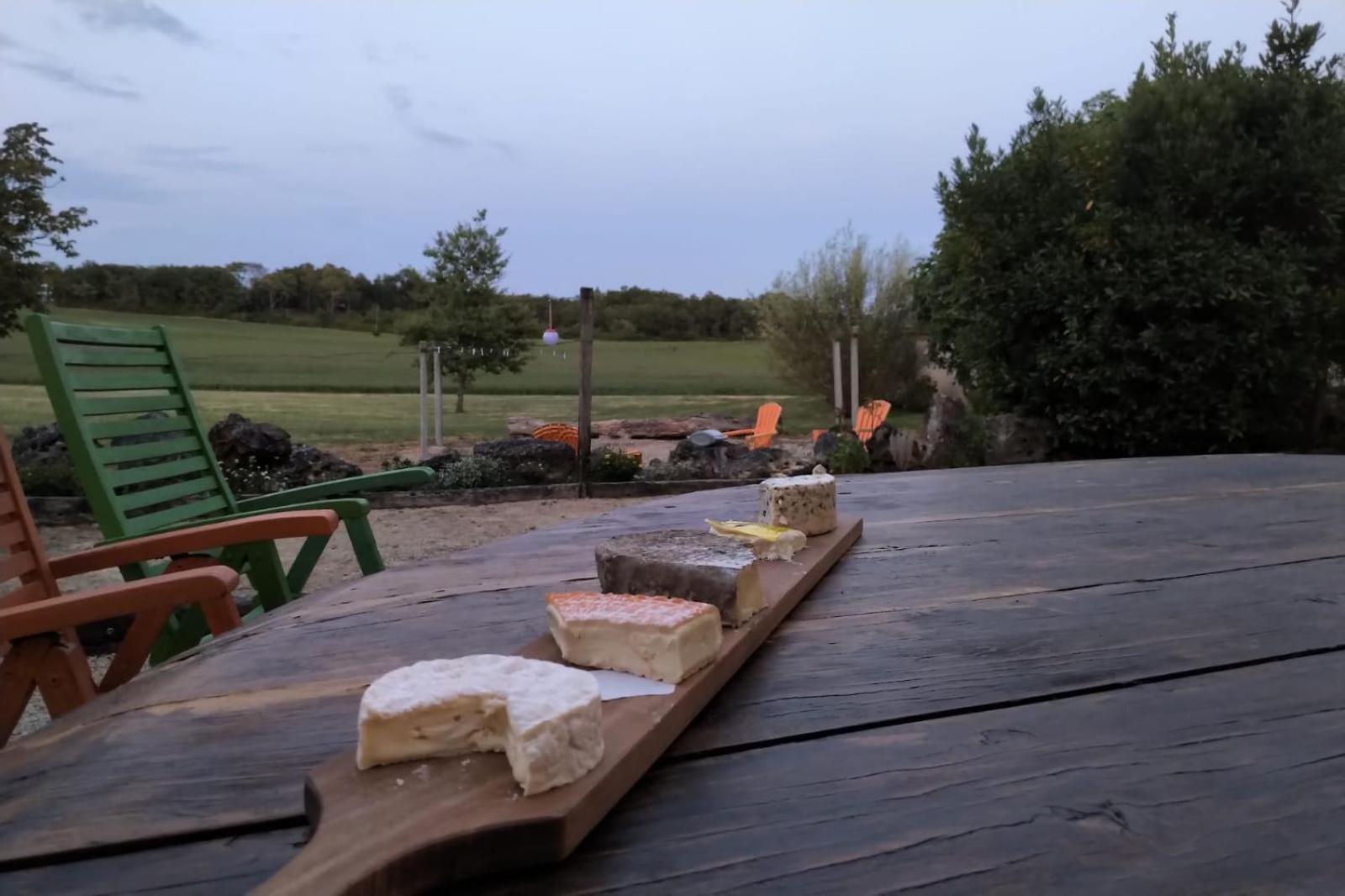 Bed and Breakfast Domaine Au Marchay Nojals-et-Clotte Exterior foto